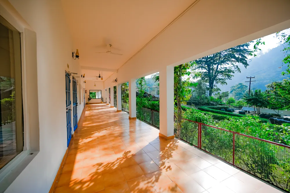 Clean student accommodation at the Adhiroha yoga ashram — photo 102