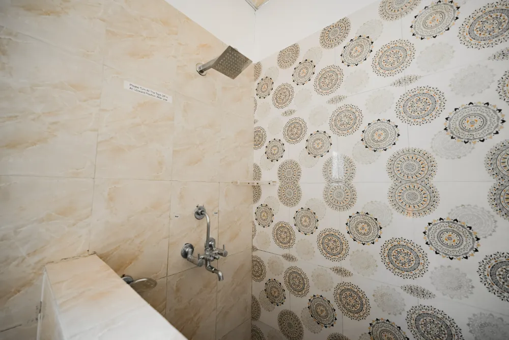 Clean student accommodation at the Adhiroha yoga ashram — photo 127