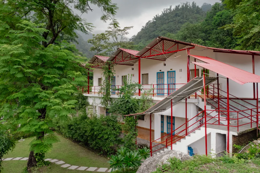 Clean student accommodation at the Adhiroha yoga ashram — photo 132