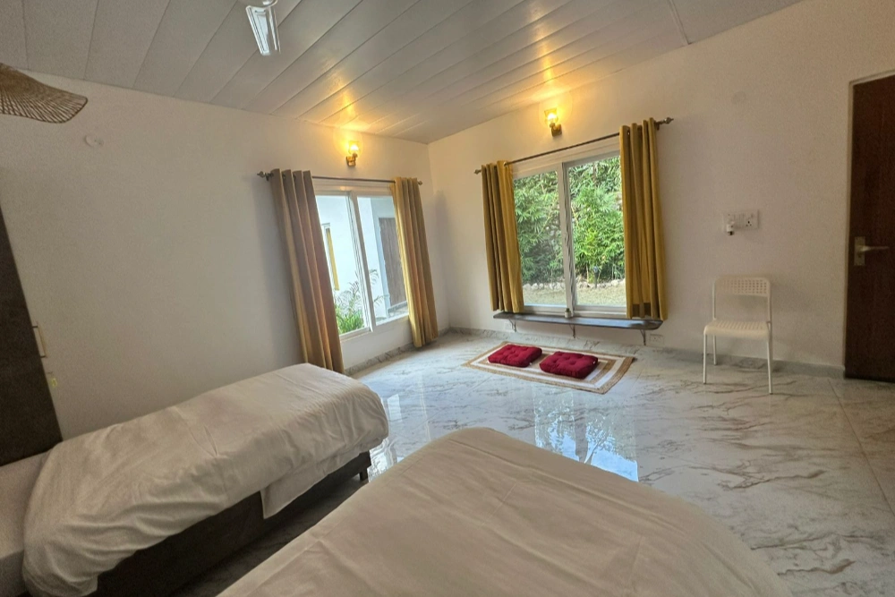 Clean student accommodation at the Adhiroha yoga ashram — photo 13