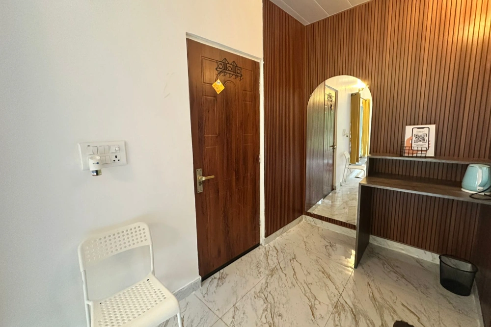 Clean student accommodation at the Adhiroha yoga ashram — photo 22