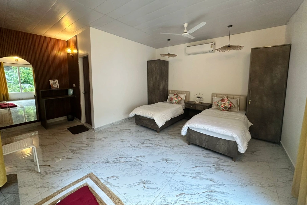 Clean student accommodation at the Adhiroha yoga ashram — photo 49