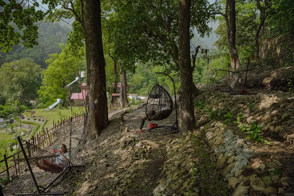 The green Adhiroha ashram campus in Upper Tapovan, Rishikesh — photo 38