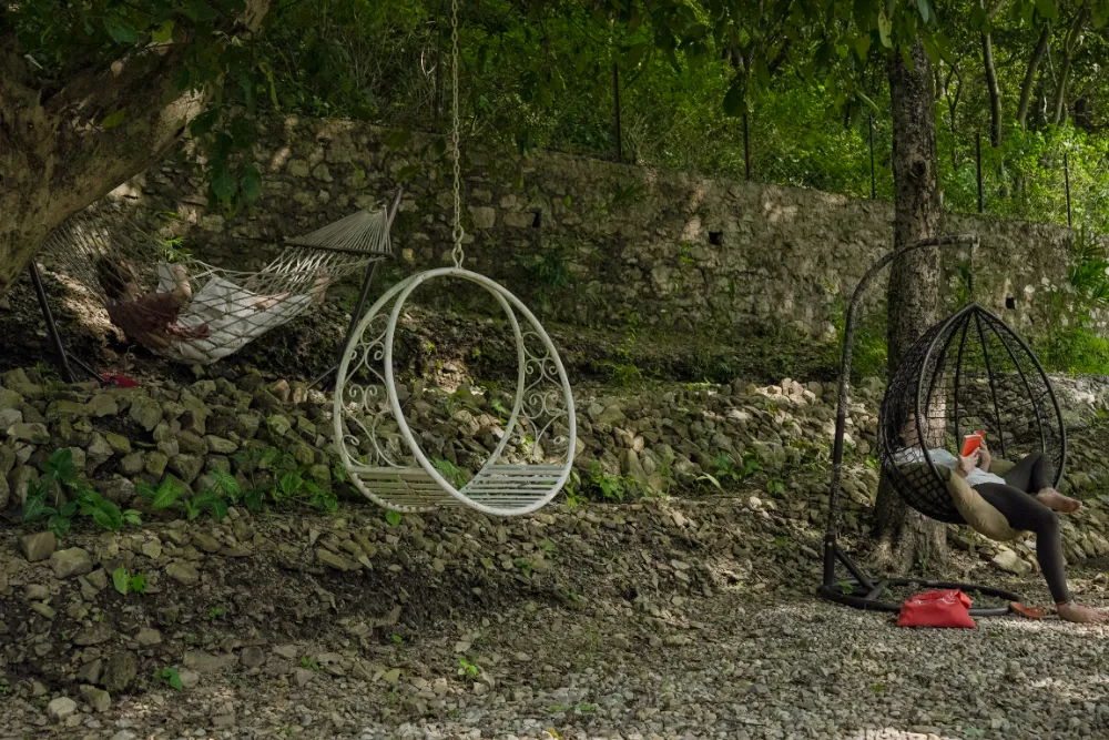 The green Adhiroha ashram campus in Upper Tapovan, Rishikesh