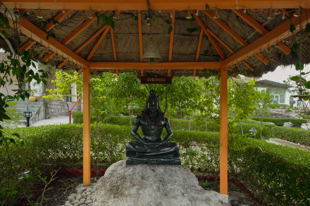 The green Adhiroha ashram campus in Upper Tapovan, Rishikesh — photo 136