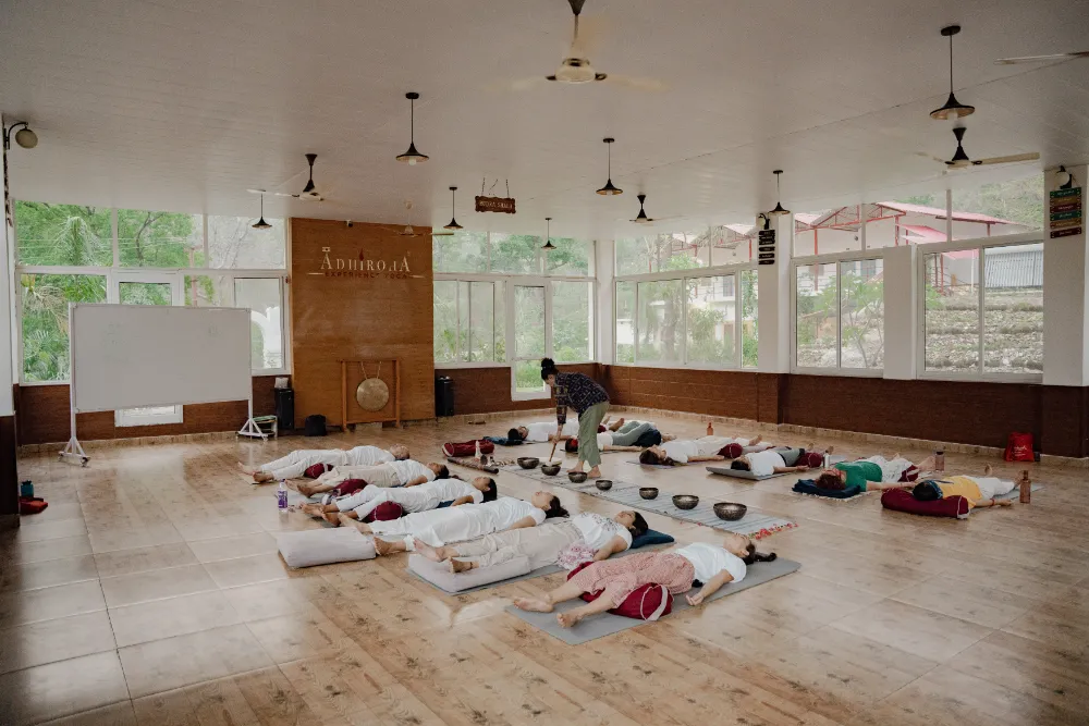 Sound healing session with Tibetan bowls at Adhiroha, Rishikesh — photo 89